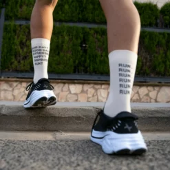 Calcetines Sporcks Just Run Crema Gris -Ciclismo Comercio calcetines sporcks just run crema gris 3